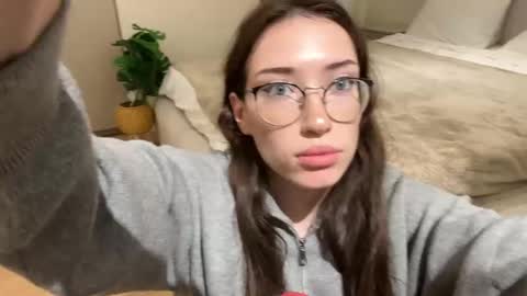 Snapshot of kellyberry__ chatting on September 29, 8:35 am Kelly online show from September 29, 8:35 am