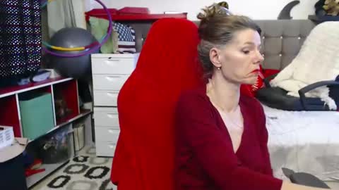 Snapshot of kellynumber chatting on February 25, 12:05 pm kelly online show from February 25, 12:05 pm