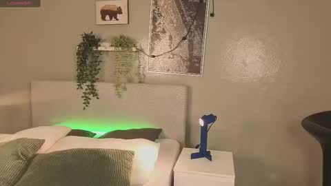   online show from October 6, 11:39 am