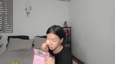 Snapshot of kendalgrey01 chatting on December 6, 2:22 pm Kendal online show from December 6, 2:22 pm