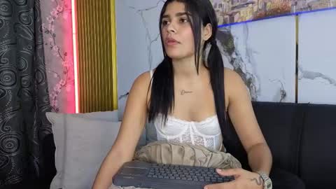 Snapshot of kendalle_lee23_aws chatting on October 24, 6:30 pm Kendalle online show from October 24, 6:30 pm