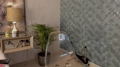 bee online show from January 11, 9:04 pm