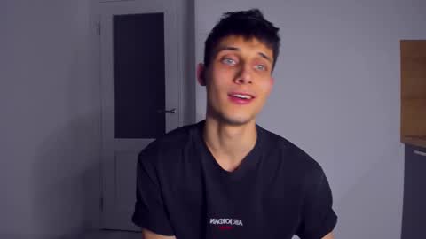 Peter     online show from November 23, 9:35 pm