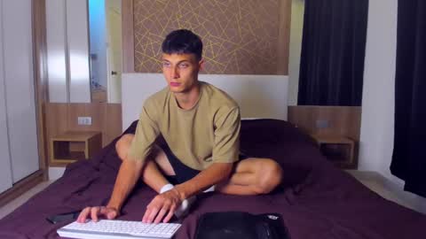 Snapshot of kenter_parker chatting on February 9, 1:35 pm Peter online show from February 9, 1:35 pm