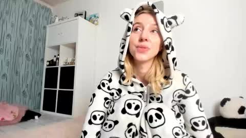 Kenzie online show from October 10, 6:30 am