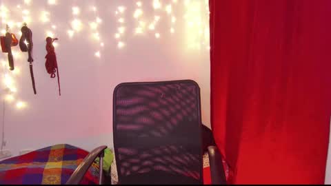 Snapshot of kenziesharik chatting on December 10, 10:38 am Kenzie online show from December 10, 10:38 am
