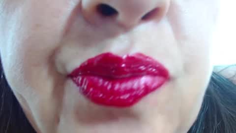 Snapshot of kerly_doll chatting on February 14, 7:33 pm K E R L Y online show from February 14, 7:33 pm