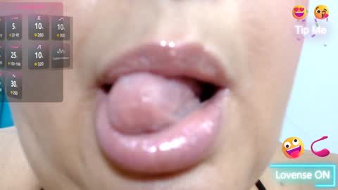 Snapshot of kerly_doll chatting on January 28, 8:58 pm K E R L Y online show from January 28, 8:58 pm