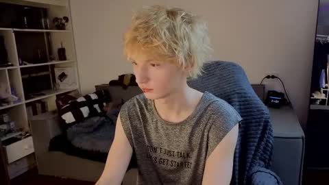 Snapshot of kessy_white chatting on October 8, 6:03 pm Kessy online show from October 8, 6:03 pm