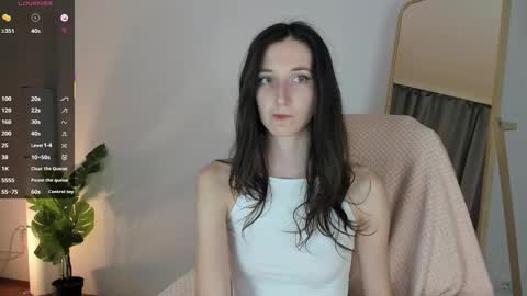Snapshot of kettybelly chatting on October 18, 9:52 pm kettyIm a simple girl who likes gifts Lovense is activeThere are legends that in this room all your wish can come true online show from October 18, 9:52 pm