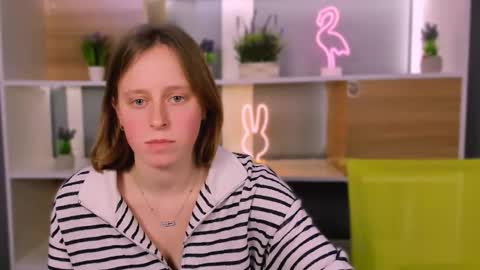 keuli_li online show from February 26, 8:01 pm