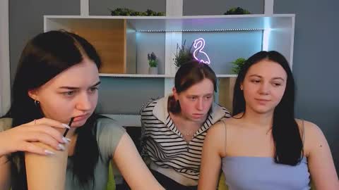 keuli_li online show from February 8, 7:34 am