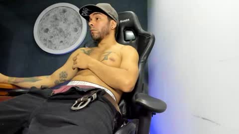Snapshot of kevin_bronx chatting on January 31, 11:35 pm Kevin online show from January 31, 11:35 pm