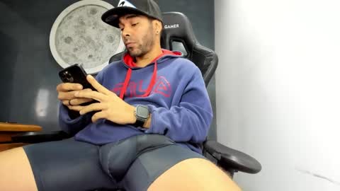 Snapshot of kevin_bronx chatting on February 25, 12:16 pm Kevin online show from February 25, 12:16 pm