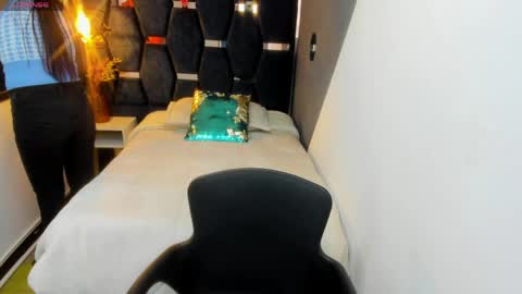 KEYLA BRUNETTE online show from April 4, 11:50 am