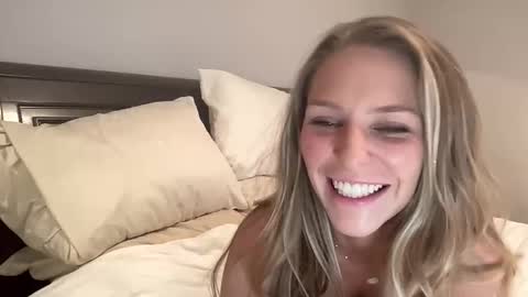 KhloBre online show from March 27, 6:08 am