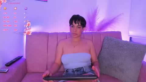 khloe_cute_ online show from October 17, 10:58 pm