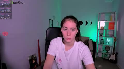 khloebeauty online show from December 3, 8:20 pm