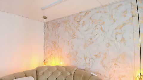 Khloe online show from April 2, 5:04 am