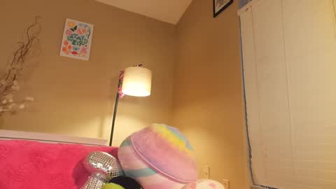 Khloe online show from December 6, 10:57 pm