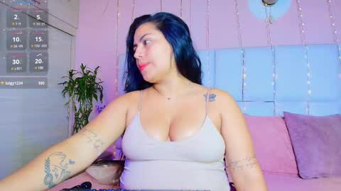 Snapshot of kiana_cream chatting on March 12, 12:36 pm N M online show from March 12, 12:36 pm
