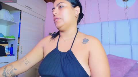 Snapshot of kiana_cream chatting on March 3, 11:33 am N M online show from March 3, 11:33 am