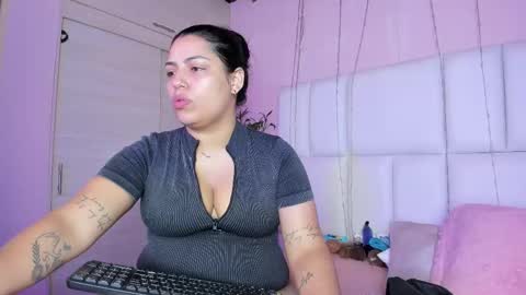 Snapshot of kiana_cream chatting on September 27, 12:25 pm N M online show from September 27, 12:25 pm