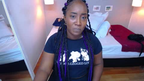 Snapshot of kiara_evanss chatting on February 19, 12:25 am Kiara online show from February 19, 12:25 am