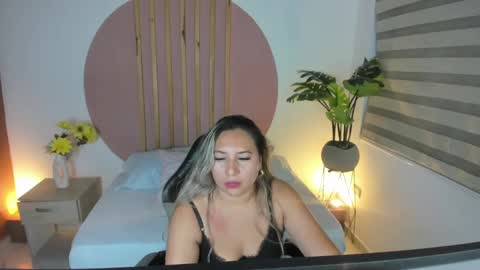 Snapshot of kiara_mirren chatting on October 10, 2:50 am K I A R A  online show from October 10, 2:50 am