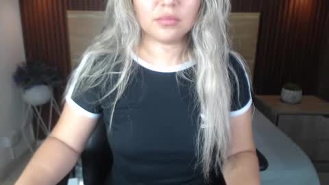 Snapshot of kiara_mirren chatting on October 4, 7:55 pm K I A R A  online show from October 4, 7:55 pm