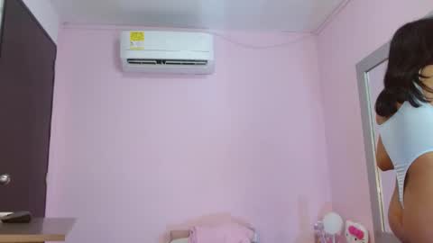 Snapshot of kiitty_horny_ chatting on September 23, 12:32 pm Melody online show from September 23, 12:32 pm