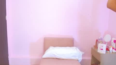 Snapshot of kiitty_horny_ chatting on October 15, 1:01 pm Melody online show from October 15, 1:01 pm