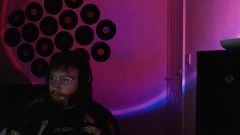 kiiyp online show from December 1, 6:39 pm