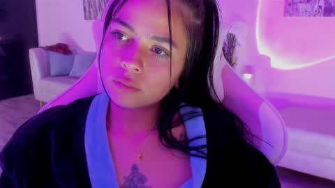 Snapshot of kiki_cams chatting on January 8, 9:32 am kIKI online show from January 8, 9:32 am