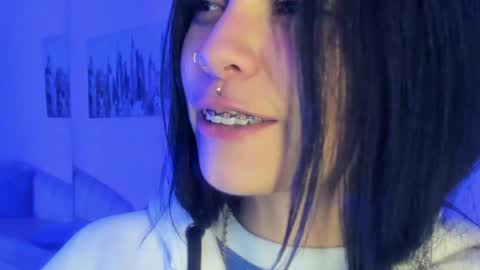 Snapshot of kiki_cams chatting on December 28, 7:44 am kIKI online show from December 28, 7:44 am