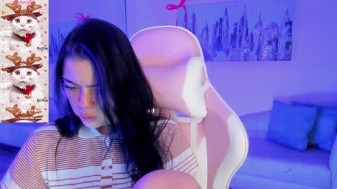 Snapshot of kiki_cams chatting on December 17, 7:07 am kIKI online show from December 17, 7:07 am