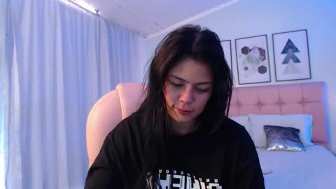 Snapshot of kiki_cams chatting on October 15, 2:40 pm kIKI online show from October 15, 2:40 pm