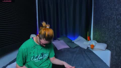 Kiki online show from February 27, 1:38 pm