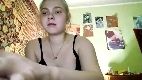 kikibang_ online show from December 14, 5:52 pm