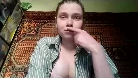 kikibang_ online show from March 14, 10:41 am