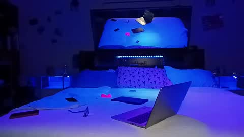 kikilovespartylights online show from February 2, 7:20 am