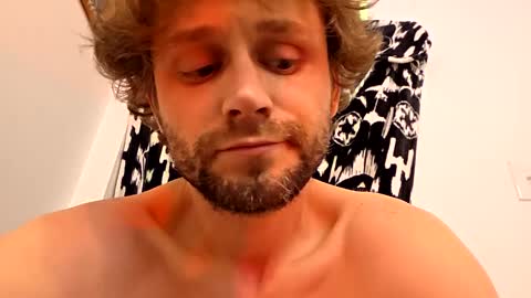 Just a guy that likes to stroke my cock online show from November 12, 7:49 pm