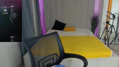 Snapshot of kim_brownie chatting on March 3, 9:05 pm Kim online show from March 3, 9:05 pm