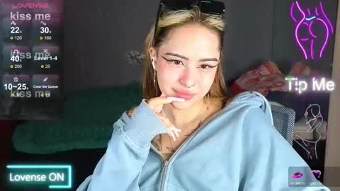 Snapshot of kim_brownie chatting on October 5, 5:05 am Kim online show from October 5, 5:05 am