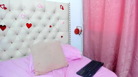 kim_eli online show from February 20, 9:09 pm