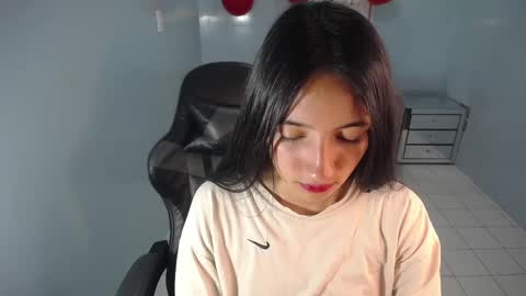 Snapshot of kimberly_thomson_t chatting on February 19, 7:37 pm kimberly online show from February 19, 7:37 pm