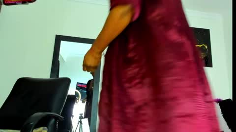 Kimberly Banks online show from May 26, 9:59 am