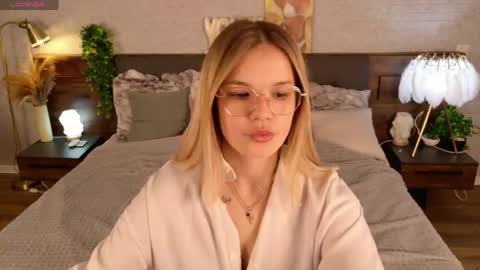 KimEvanss online show from May 14, 5:38 am