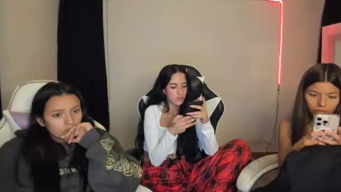 Snapshot of kimmi_foxy chatting on March 2, 3:13 am kimmi online show from March 2, 3:13 am