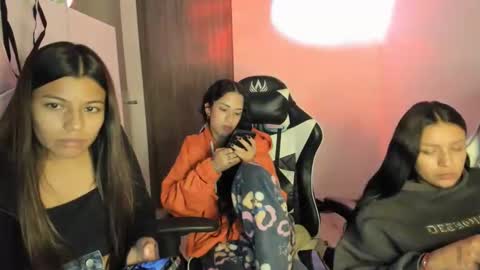 kimmi online show from December 2, 11:47 pm